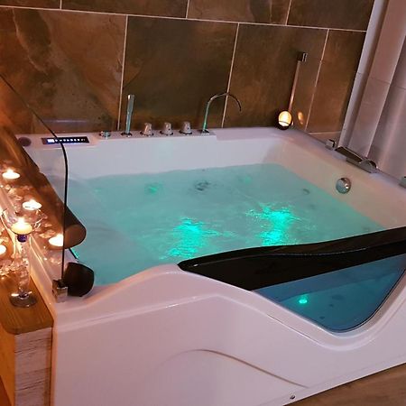 Love Room Jaccuzi Puisserguier ภายนอก รูปภาพ