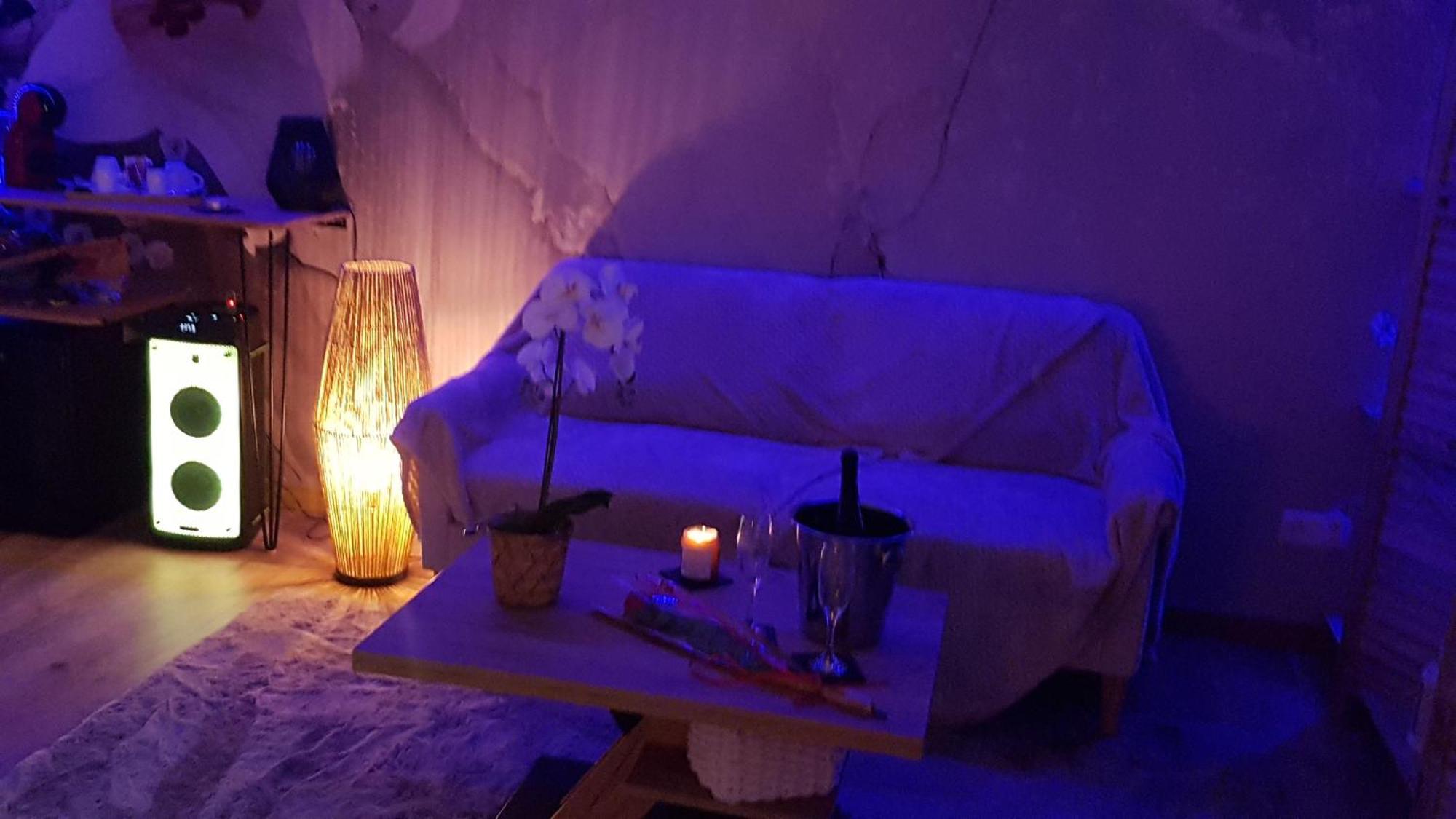 Love Room Jaccuzi Puisserguier ภายนอก รูปภาพ