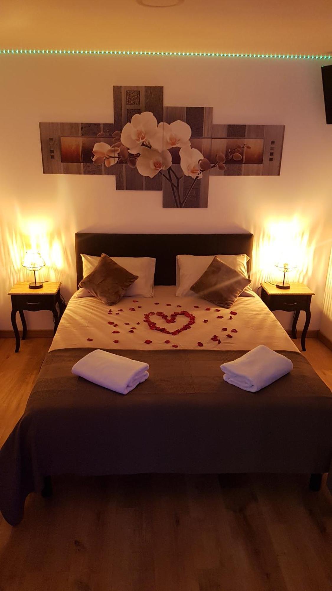 Love Room Jaccuzi Puisserguier ภายนอก รูปภาพ